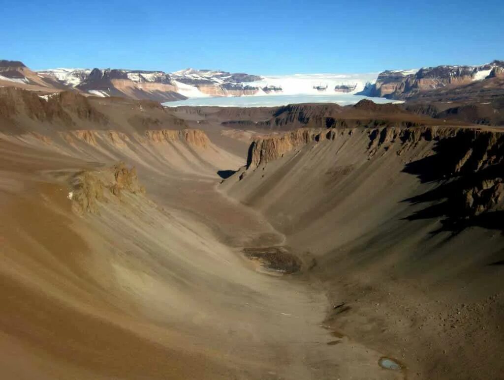 Наибольшая пустыня в мире. Долина Мак Мердо в Антарктиде. Сухие Долины Мак-Мердо. Сухие Долины Мак-Мердо в Антарктиде. Антарктида пустыня Мак Мердо.