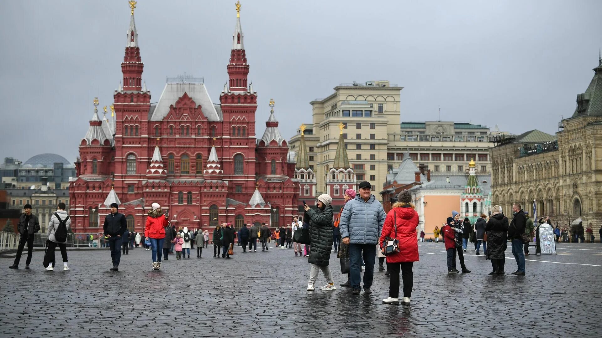 Самая узнаваемая площадь российской. Красная площадь Зарядье. Манежная площадь Москва 2022. Москва столица 2022. Прогулка по красной площади в Москве.