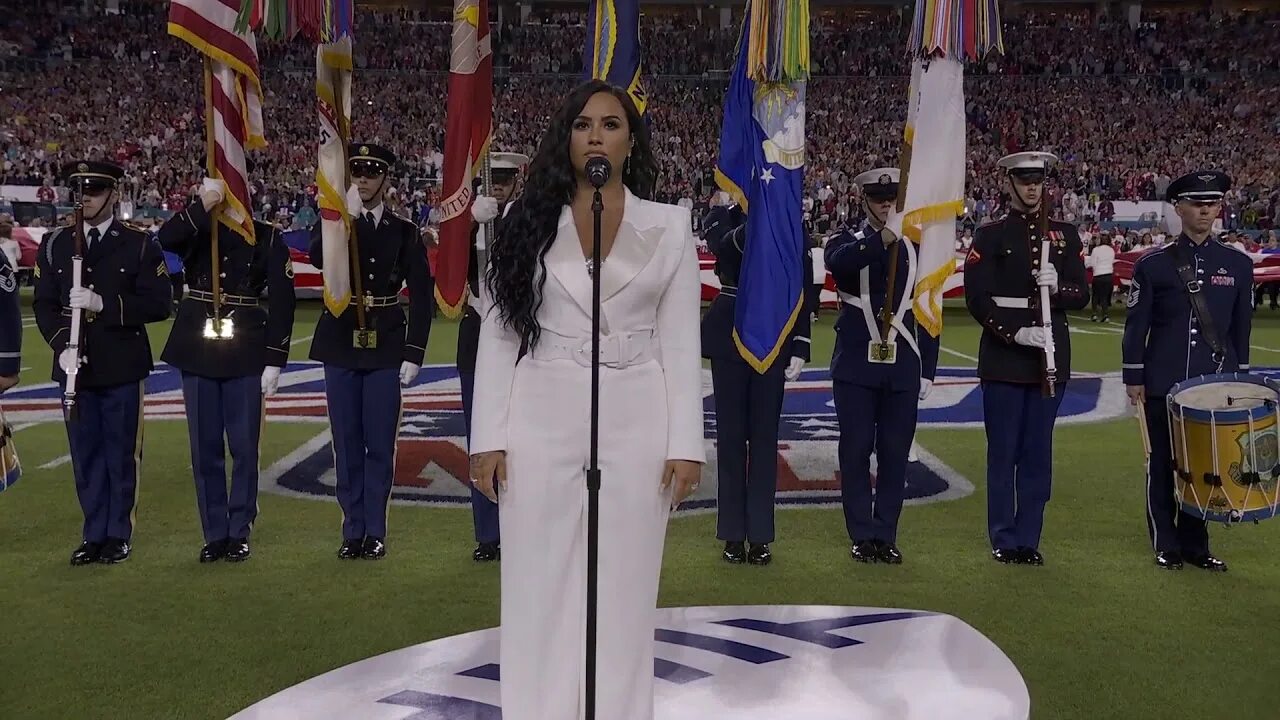 Самый длинный национальный гимн в мире. National Anthem. Superbowl Anthem singing. National Anthem USA singing. Demi Lovato at Democratic National Convention in Philadelphia 07/25/2016.