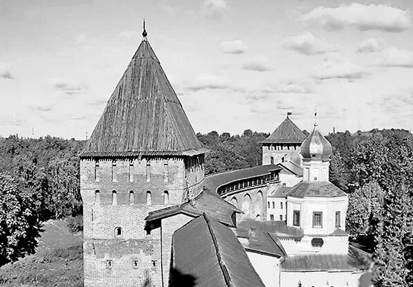 Новгородский Кремль в древнерусском государстве черно белое фото