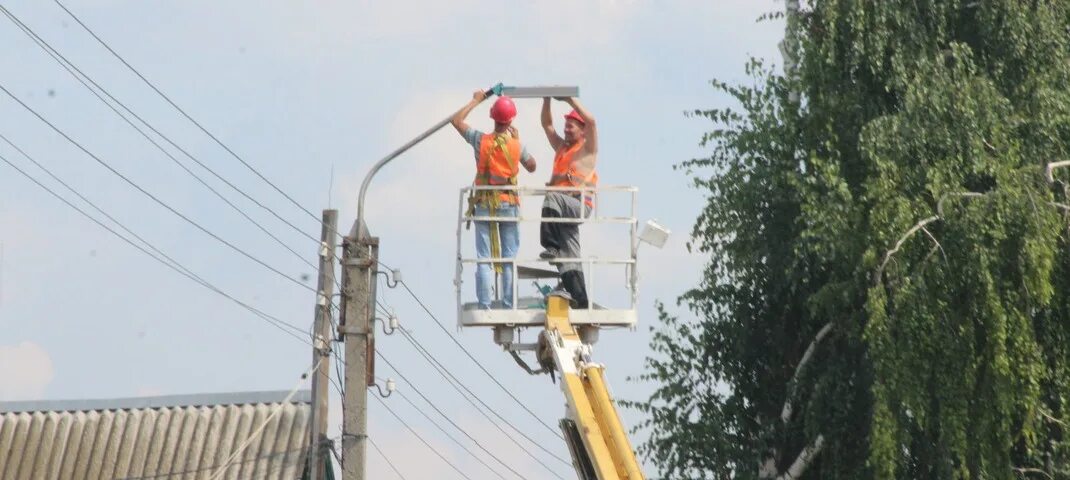 В калининском районе отключили свет. Ремонт электросетей. Отключение электроэнергии. Отключение электричества картинки. Отключили свет.