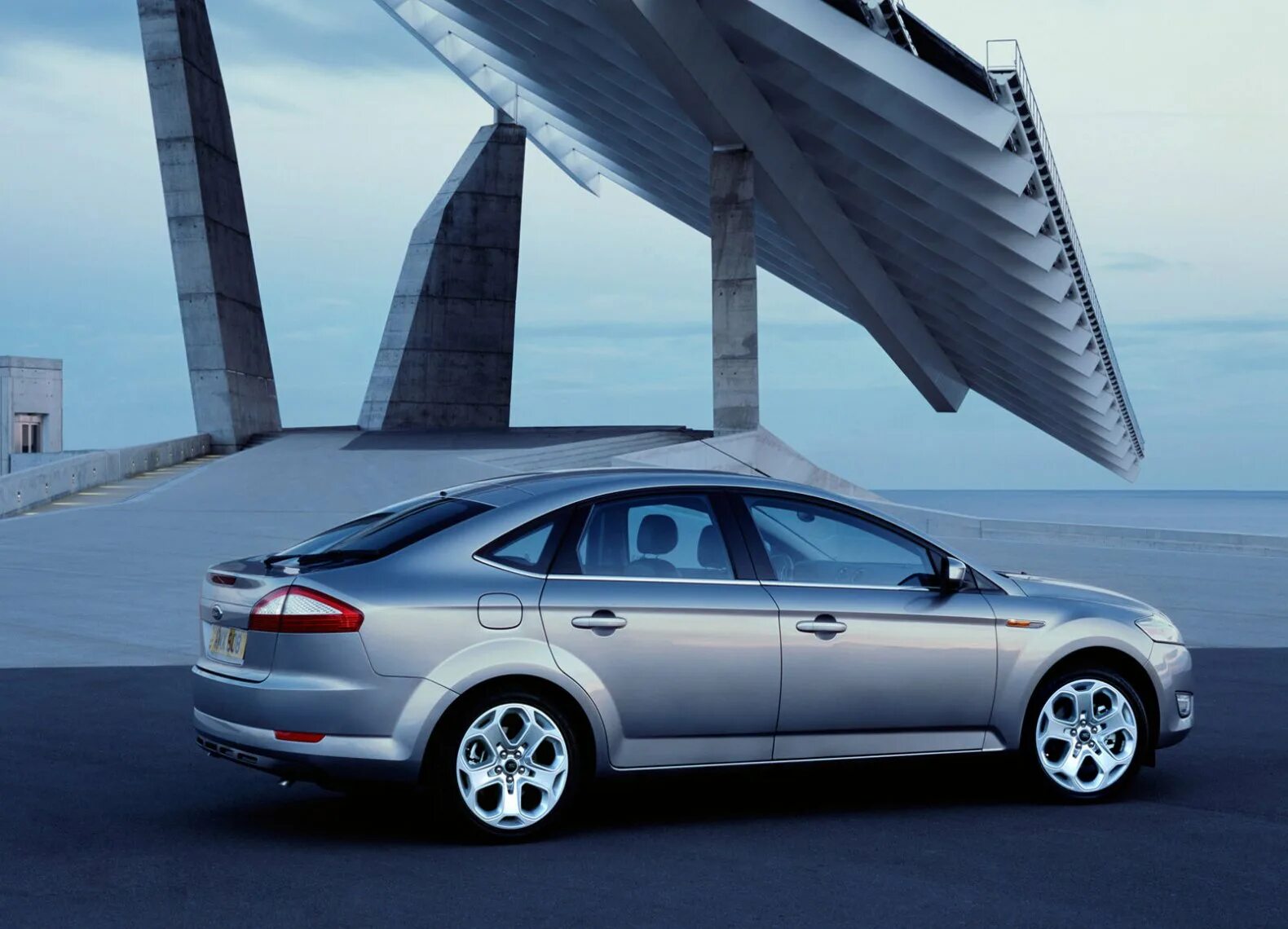 Гудит форд мондео. Ford Mondeo 2007-2010. Ford Mondeo Hatchback 2007. Ford Mondeo хэтчбек. Ford Mondeo 2007 хэтчбек.