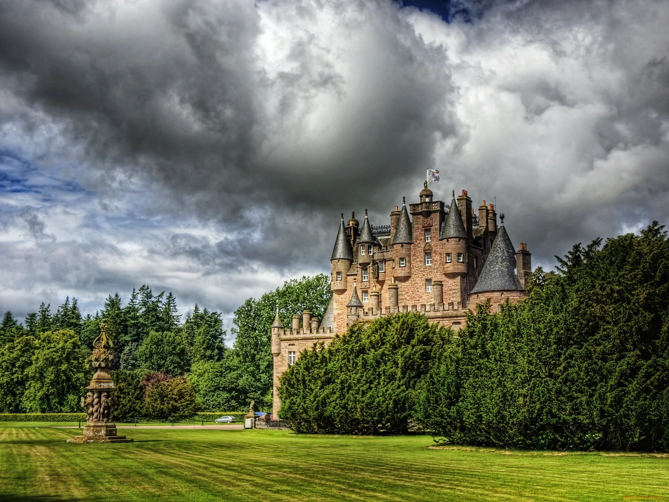 Замок глэмисшотландии. Замок Глэмис Англия. Замок Кастл Шотландия. Глэмис Шотландия.