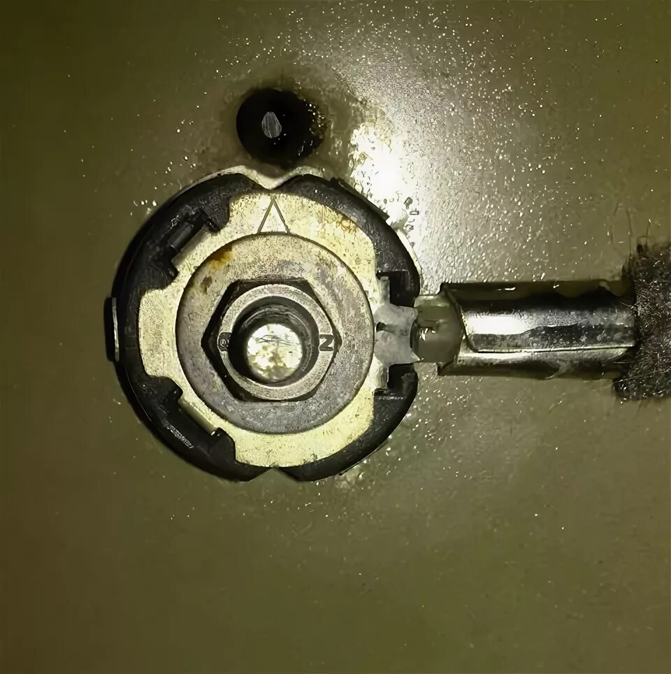 Elimination of leakage from under the antenna Renault Logan 2004-2009 Gasoline