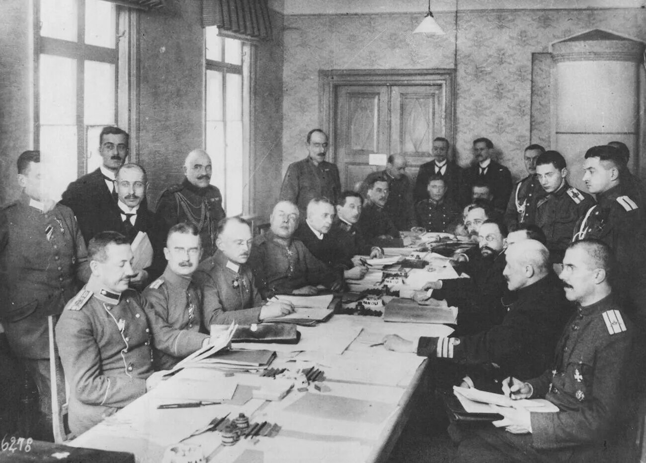 Брест переговоры. Treaty of Brest-Litovsk. Брест-Литовский Мирный договор 1918.