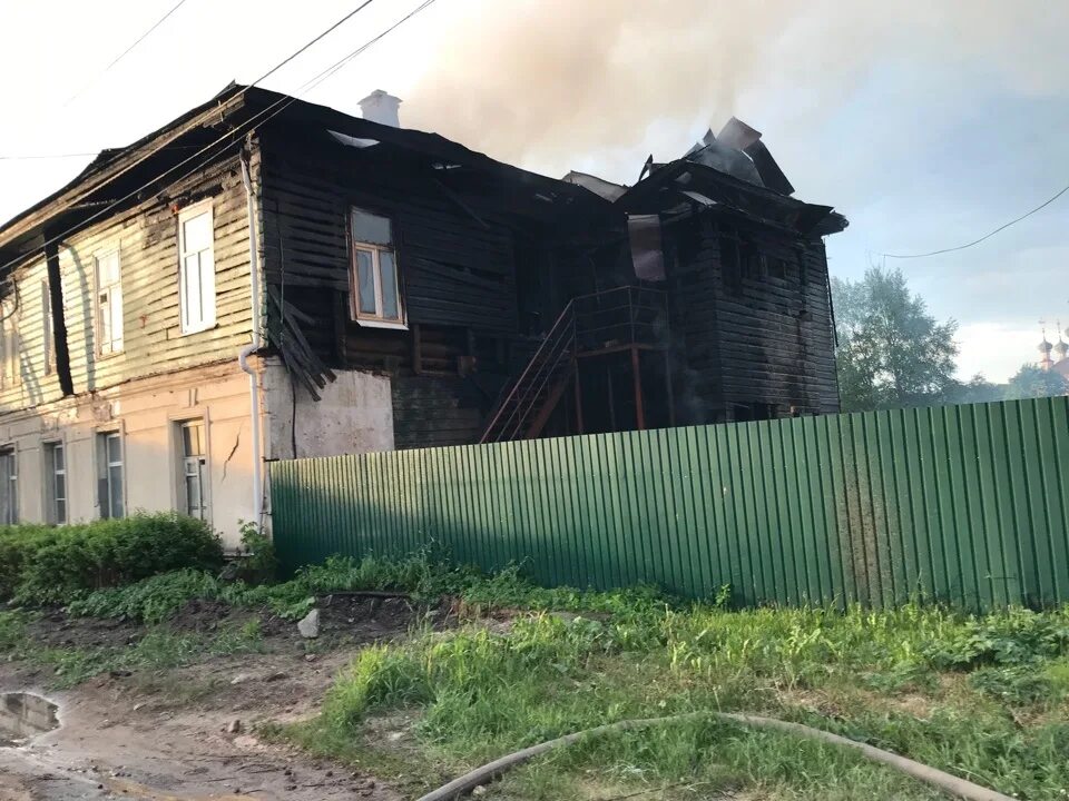 Устюжна вологодской новости. Пожары в Устюжне Вологодская область. Пожар в Устюжне вчера. Сгорел дом в Устюжне. Пожар Устюжна 01.07.2022.