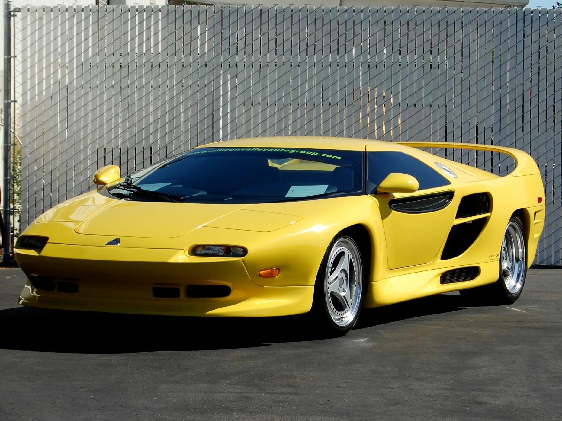 Автомобили 12 1 19. Vector m12 1996. Lamborghini m12. Vector m12. Vector m12 1995.