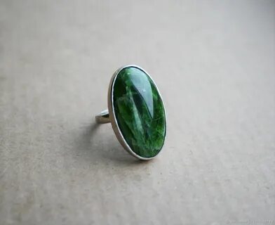 Металлические зеленые