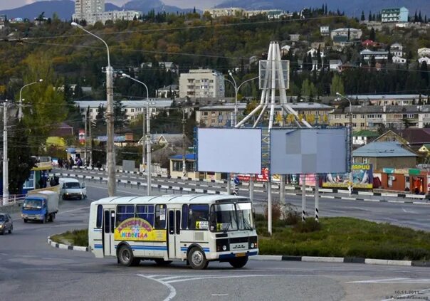 Севастополь Алушта автобус. Общественный транспорт Алушты. Маршрутки Алушта. Алушта автовокзал.