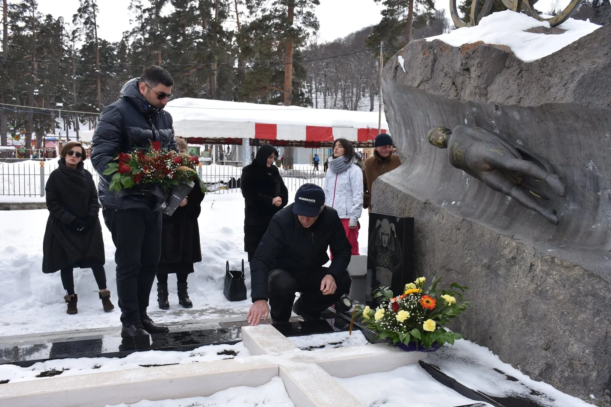 Нодар Кумариташвили могила. Нодар Кумариташвили похороны. Грузинский саночник Нодар Кумариташвили. Нодар Кумариташвили трагедия.