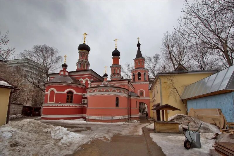 Церковь иконы Божией матери Скоропослушница в Москве. Храм иконы Божией матери Скоропослушница на Ходынском поле Москва. Храм иконы Божьей матери Скоропослушницы Октябрьское поле. Икона Скоропослушница в храме.