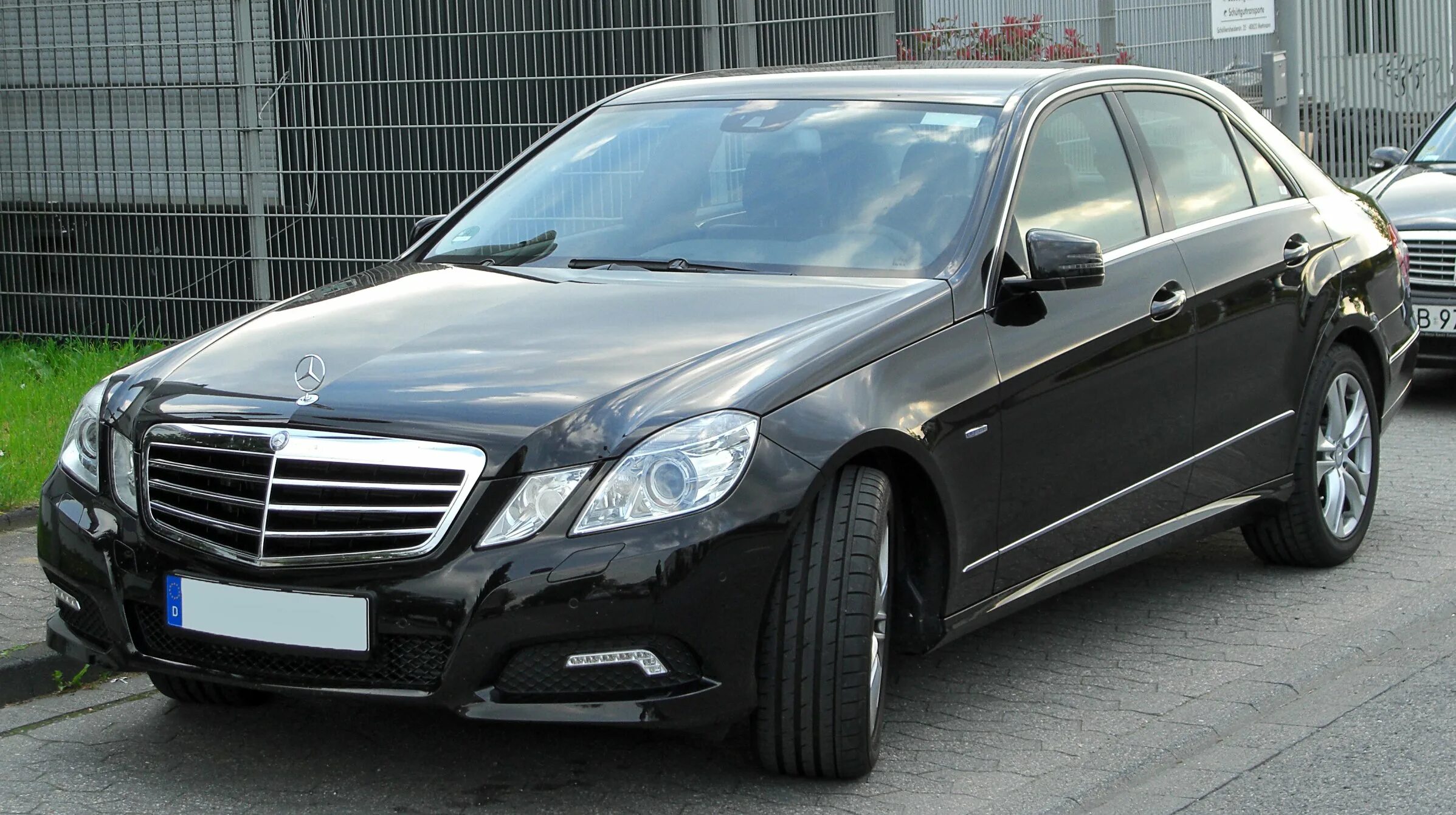 Купить мерседес 2010. Мерседес-Бенц e 200. Mercedes Benz e200. Мерседес e200 w212. Мерседес е200.