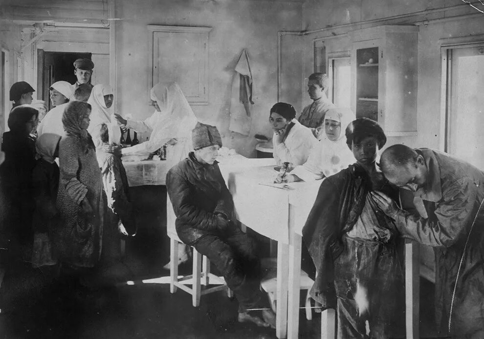 Повседневная жизнь советских людей 1920 1930. Голодающие Поволжья 1921 год.