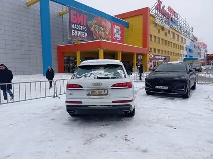 Как нужно парковаться! Посередине! Главное что им удобно? Так? 2024 Инцидент Ухт