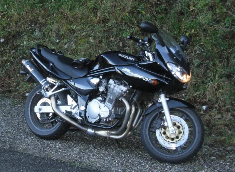 Сузуки бандит 600 s. Suzuki bandit 600 2004. Honda cb 600 2002 крепление бокса. Фара hornet 600 2002г. Suzuki gsf 600 bandit.