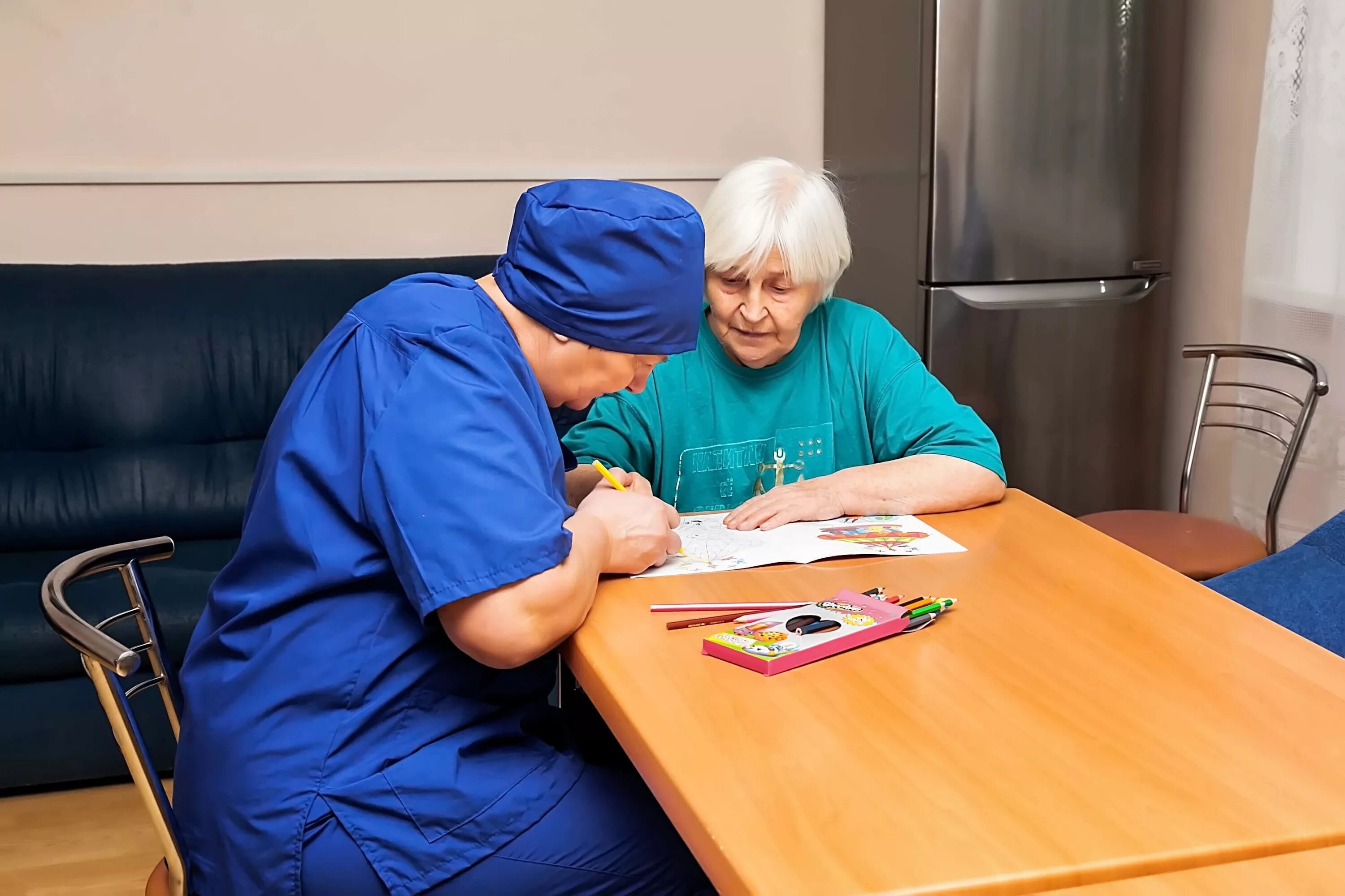 Пансионаты для психически больных nursing home. Пансионат для пожилых. Пансионат для престарелых с деменцией. Пансионат для пожилых людей с деменцией. Занятия с пожилыми людьми с деменцией.