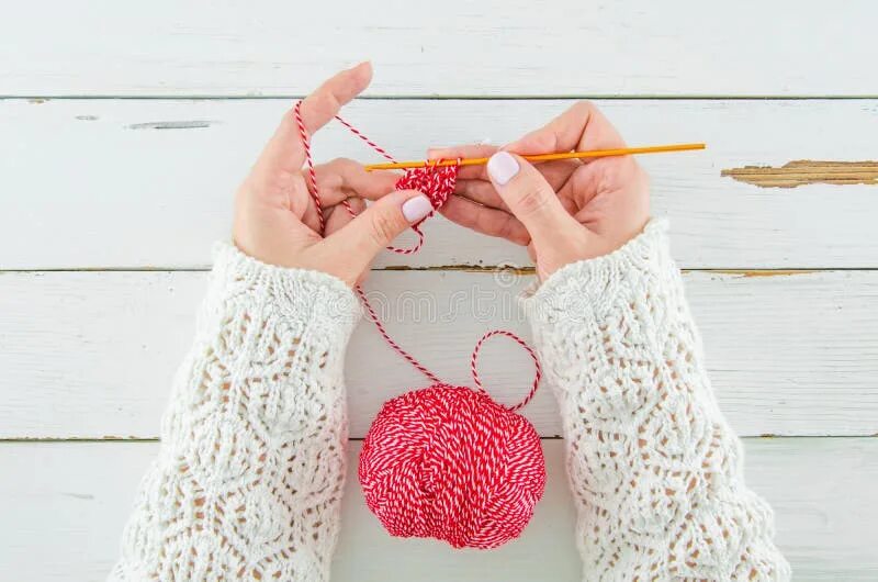 Knitting hands. Вязание руками. Руки вяжут. Вязание крючком руки. Фон вязание руками.