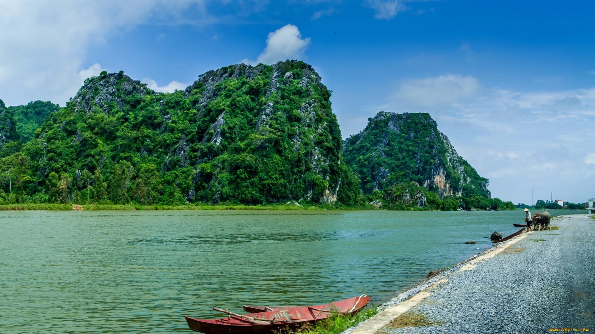 Best vietnam. Чанган Вьетнам. Горы и лодка Вьетнам. Вьетнам горы. Вьетнам природа.