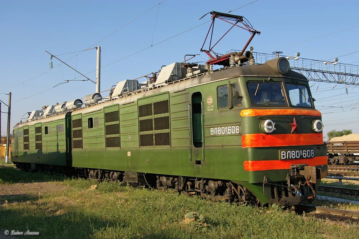 Вл84 электровоз. Электровоз вл84 001. Вл80с. Вл84 депо Батайск. Электровоз вл80р