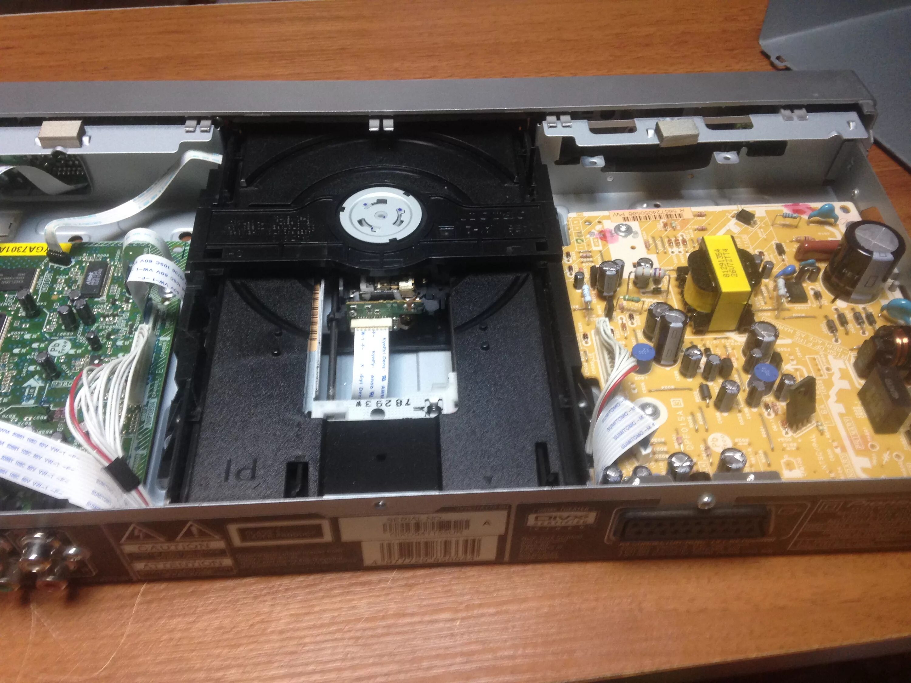 Dvd-плеер velas vds-703b. Разобранный dvd. Dvd привод в разборе. Dvd p750. Pioneer dv-300.