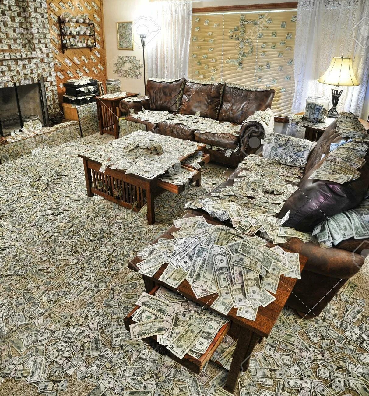 Все хотят жить в доме. Комната с деньгами. Вся комната в деньгах. Деньги дома. Квартира деньги.