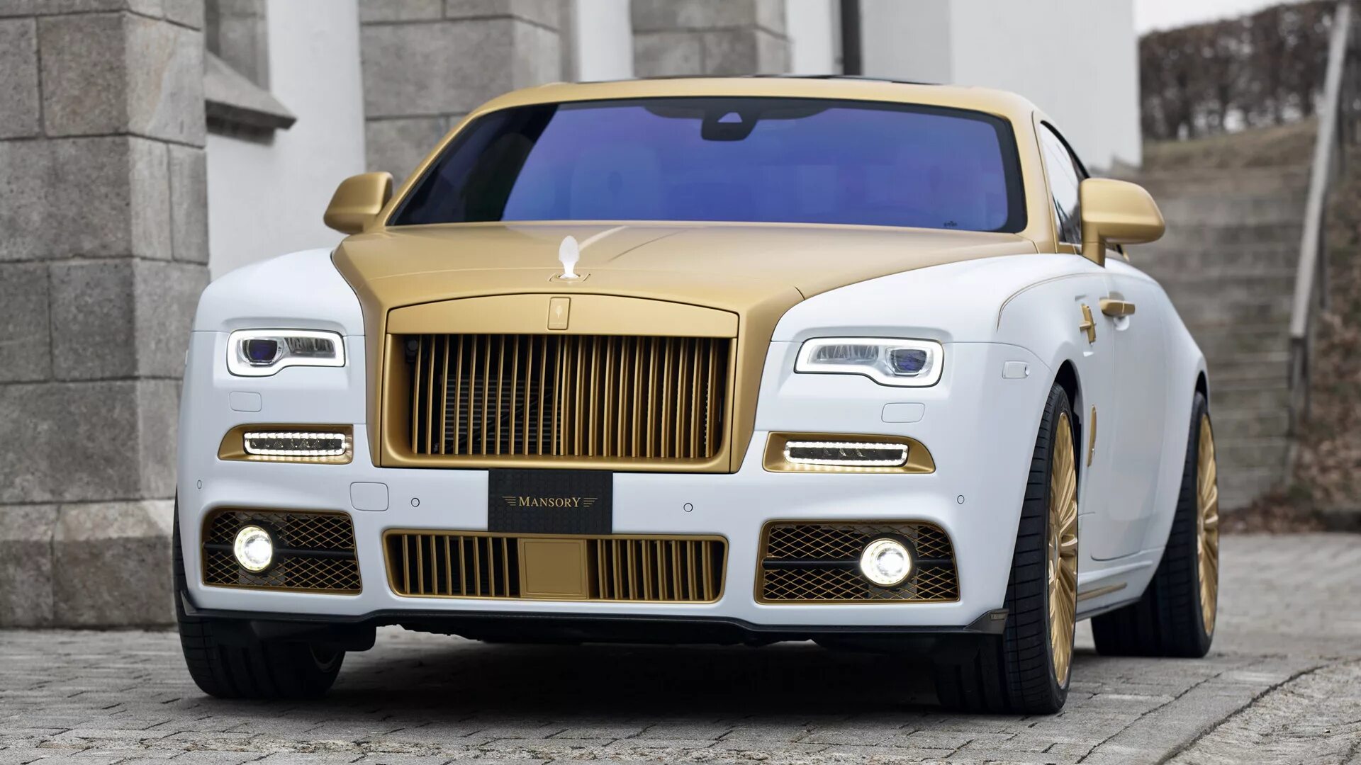 Роллс телефон. Rolls Royce Mansory 2022. Rolls Royce Wraith 2020 Mansory. Rolls Royce Wraith Mansory Palm Edition 999. Mansory Rolls Royce Wraith золотой.