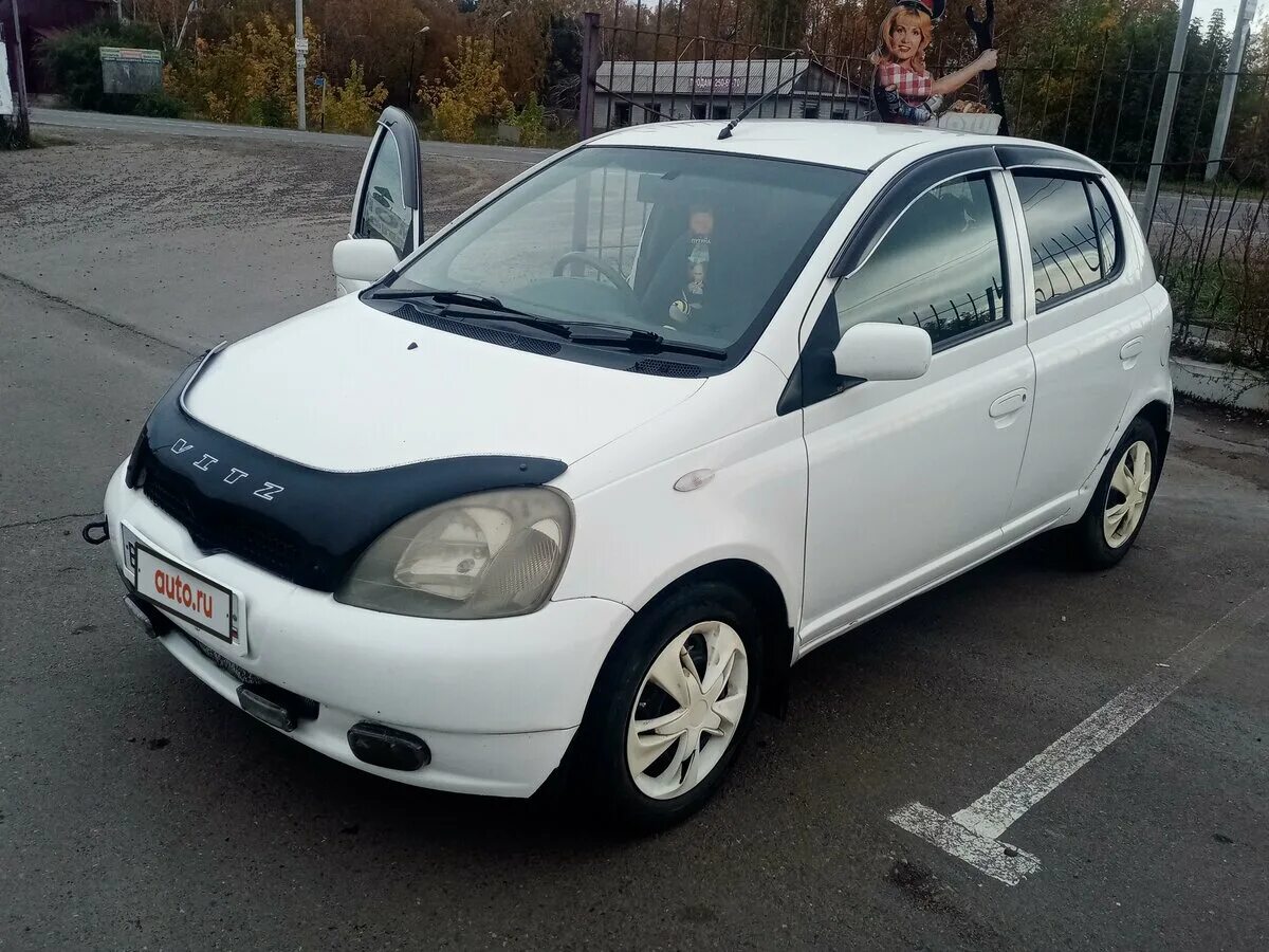 Toyota vitz 2000 года. Тойота Витц 2000. Тойота Витц 2000 года. Toyota Vitz 2000 2001. Тойота Витц 2000г белая.