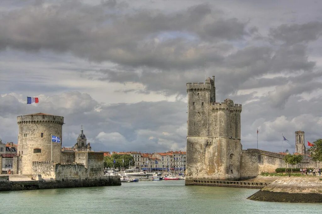 La rochelle. Ля Рошель крепость. Ля Рошель город во Франции. Порт ля Рошель. Ля-Рошель Франция крепость.