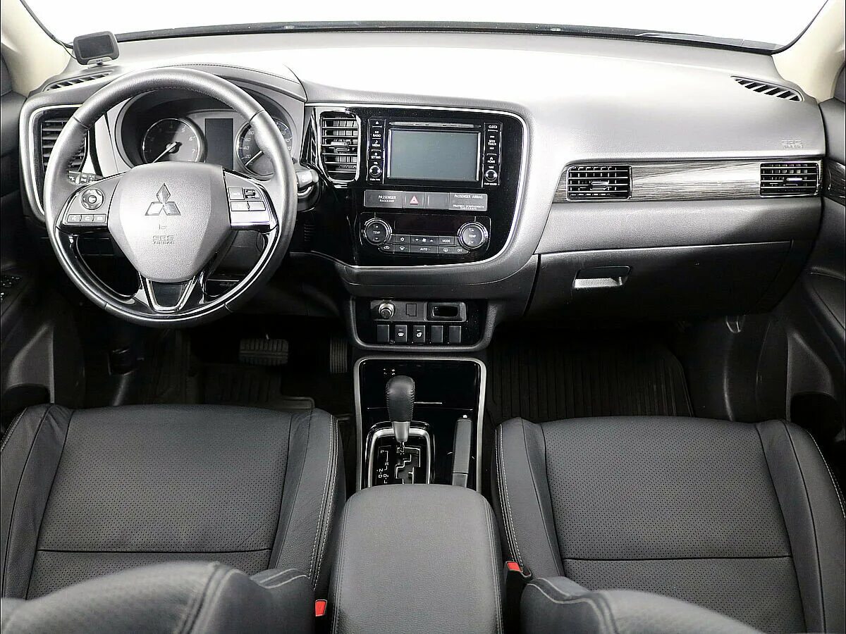 Митсубиси аутлендер 3 2016. Mitsubishi Outlander 3 Рестайлинг. Mitsubishi Outlander III Рестайлинг 2. Mitsubishi Outlander 3 Рестайлинг 3. Mitsubishi Outlander III Рестайлинг 3 салон.