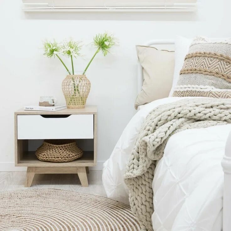 Misura emme кровать. Round the side of your bed. Прикроватный столик в интерьере спальни. Подвесные прикроватные тумбы atrox studio. Round the side of your bed.