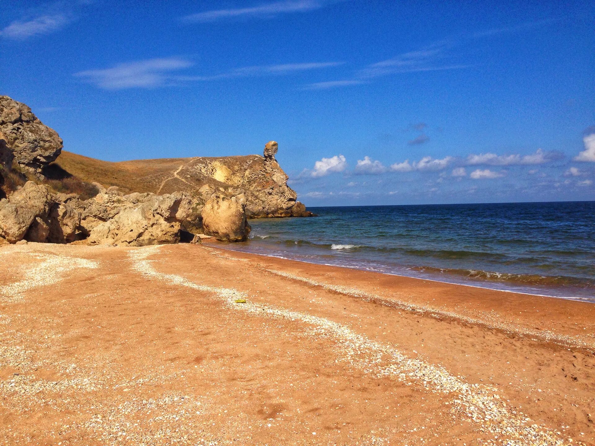 Пляж поселок золотое. Генеральские пляжи Азовское море. Генеральские пляжи Керчь. Село золотое Крым Генеральские пляжи. Генеральские бухты Крым.