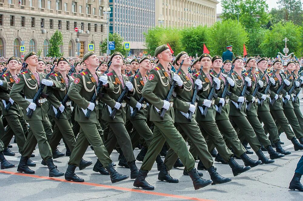 Парад 9 мая волгоград. Парад дня Победы Волгоград. Гарнизонный парад. Подготовка к параду Победы в Волгограде. Парадьпобеды в Волгограде 2010.