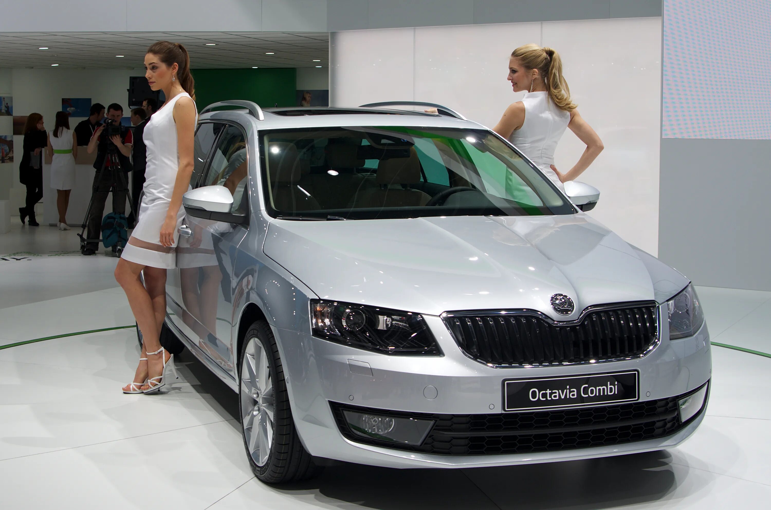 Skoda-Octavia-III-Combi-2013. Škoda Octavia RS 2.0 TDI 2013-2016. Skoda Octavia Combi 1.0 TSI.