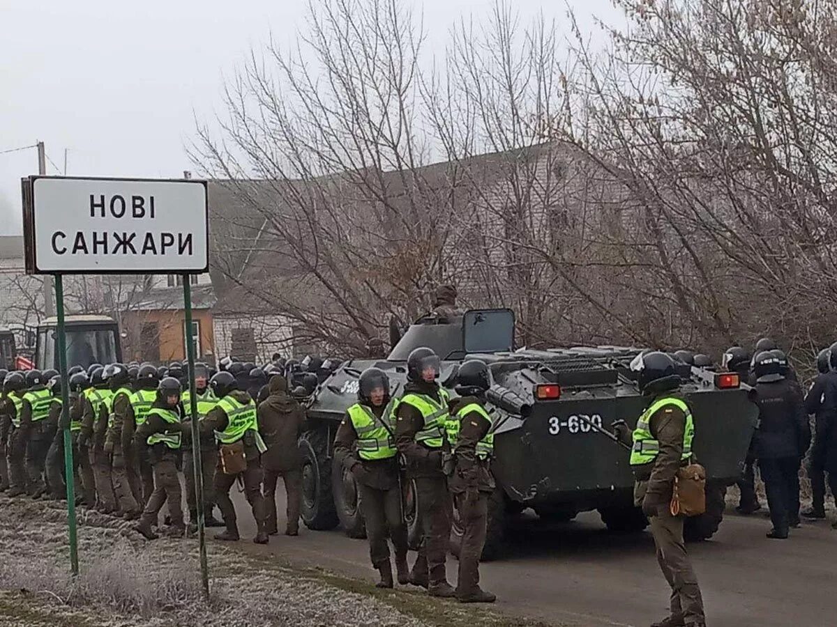 Украина обстановка на сегодня ютуб. Украинцы перекрыли дорогу. Военные перекрыли дорогу. Хохлы бунтуют. Ситуация на Украине.