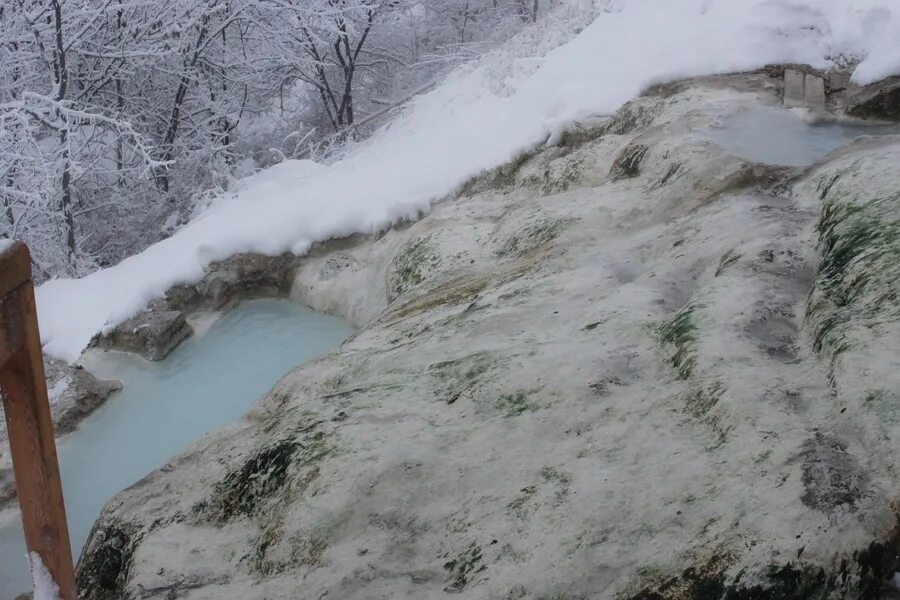 Пятигорск источники для купания зимой. Сероводородные термальные источники пятигорска. пятигорск сероводородные ванны бесстыжие. дикие термальные источники пятигорска. дикие термальные источники кисловодск.