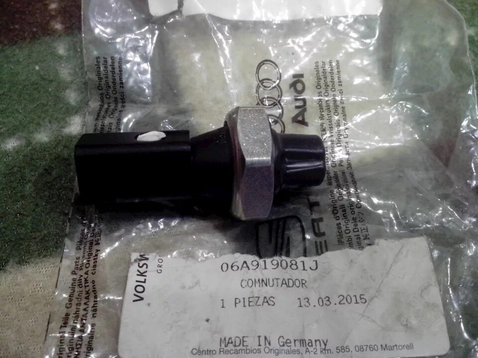 Датчик давления масла шкода фабия 1. Датчик давления масла octavia a7. Датчик давления масла шкода тур. 2. Датчик давления масла шкода тур.