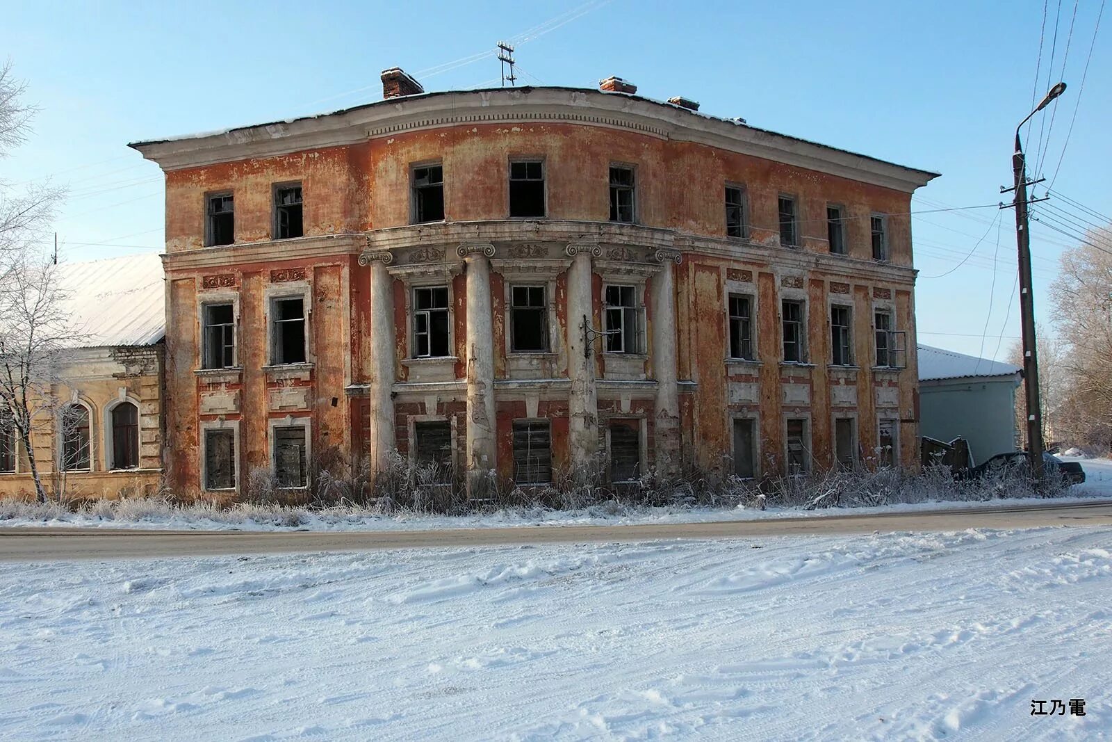 Вышний волочек ткацкая фабрика. Магазин сити в вышнем волочке. Русский бетон тверь. Тверская венеция вышний волочек. Коломна разруха.