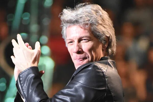 Jon bon jovi 1997. Бон джови концерт. Джон бон джови 2023. Джон бон джови музыкант. Музыкант джон бон 5 букв сканворд.