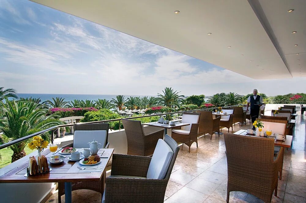 Кипр кафе. Кафе кипр. Протарас таверна. Ресторан pera северный кипр. Ларнака ресторан на набережной.