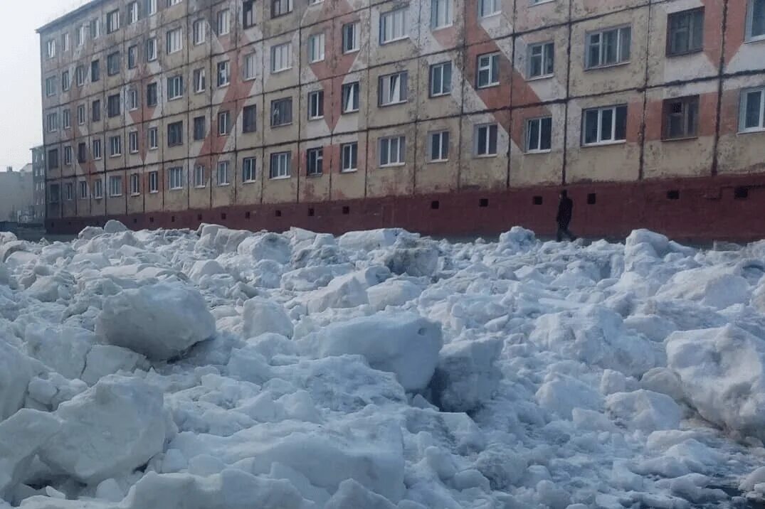 Норильск времена года. Норильск лето 2025. норильск депрессивный город. норильск лето 2025. норильск зима лето.