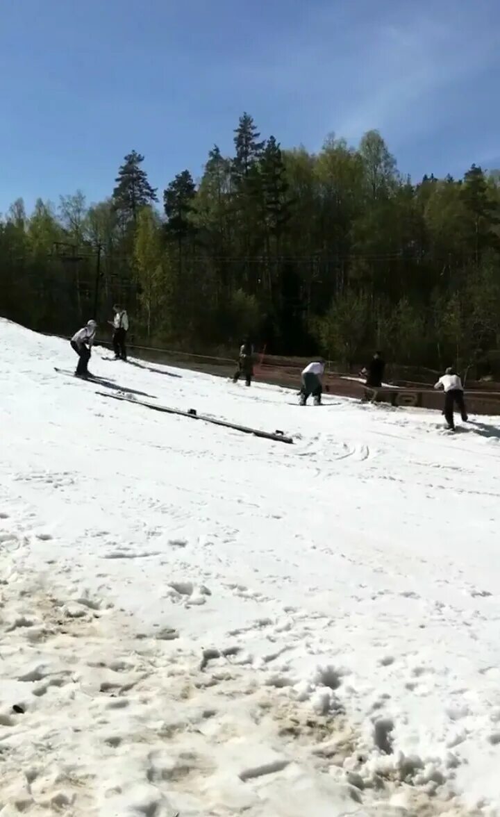 Best winter vacation ideas. Зима лыжи. Озеро лыжное. Лыжня в лесу. Горнолыжный курорт красное озеро в коробицыно.