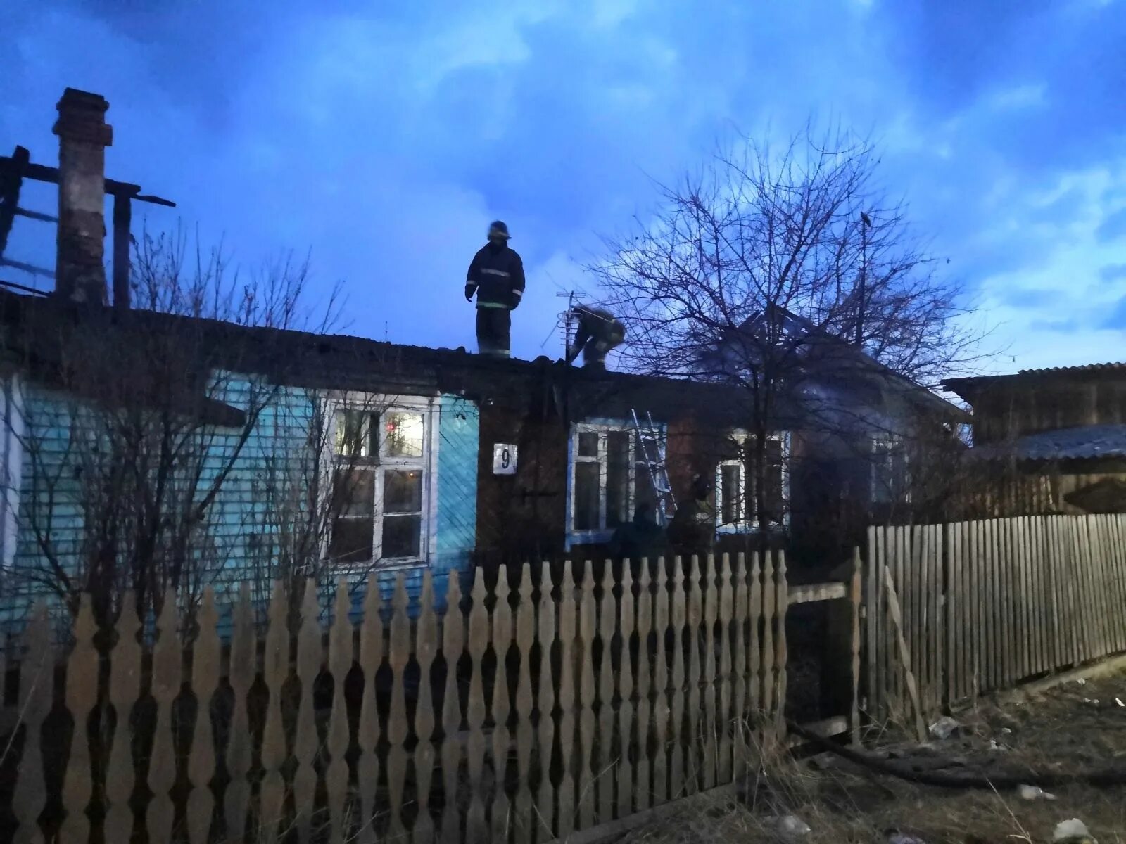 Поселок октябрьский чунского. Пожар в Чунском районе. Пожар в поселке Чунский. Посёлок Октябрьский Иркутской области. Заброшенный поселок.