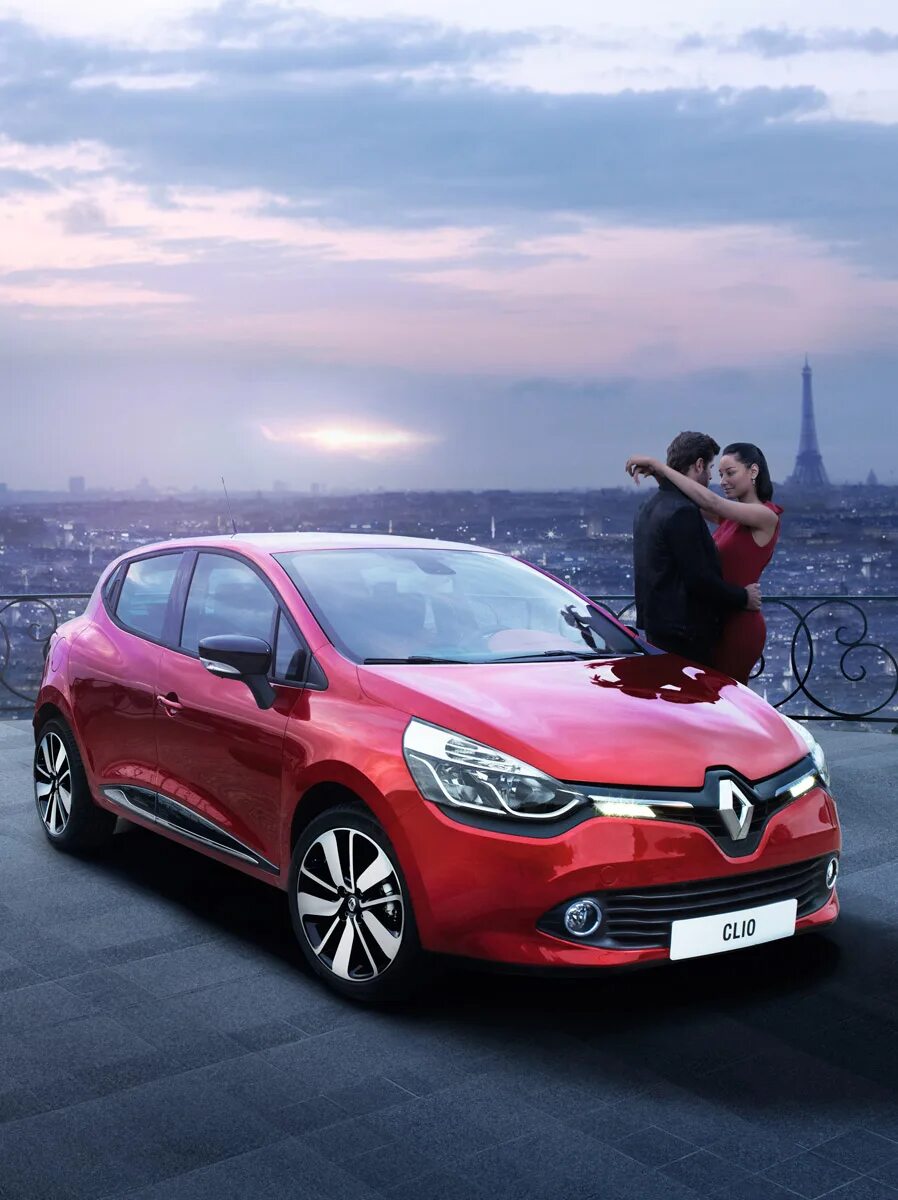 Renault слоган. Рено во Франции модели. Renault Clio во Франции фото. Рено 19 рекламный проспект. Рено драйвер