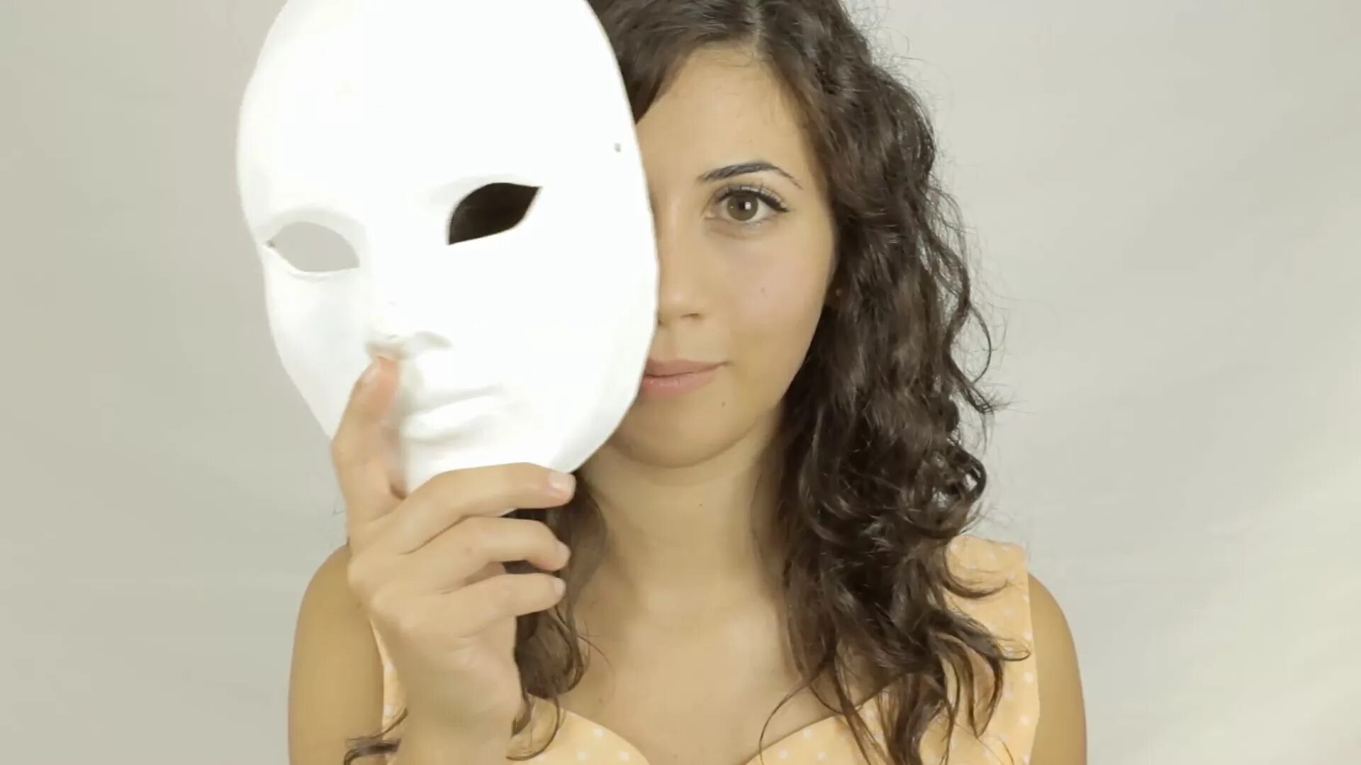 Маска. Маска женская. Роли маски. Маска женского лица. Фото жены маска