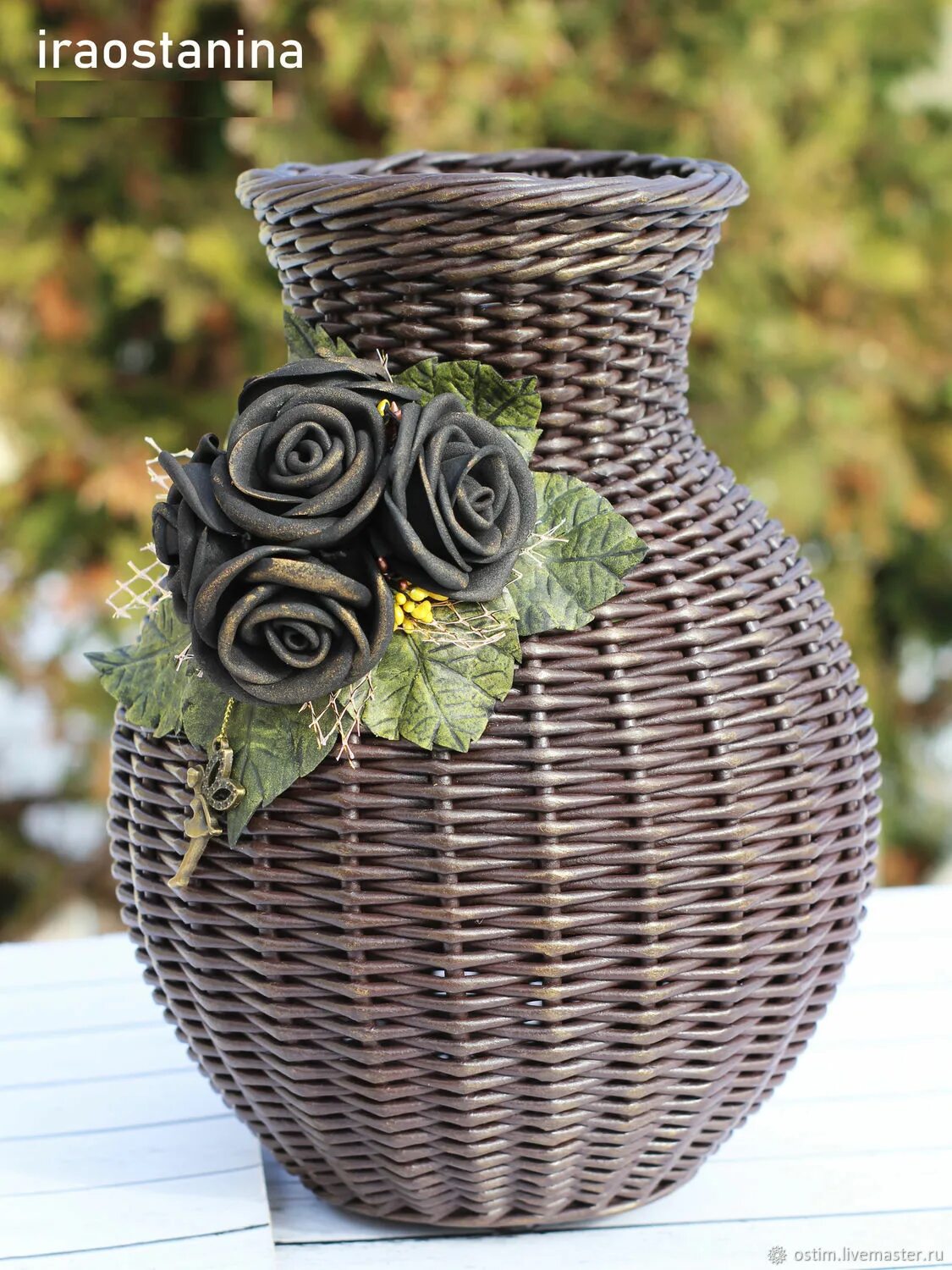 плетеные вазы напольные. ваза плетеная напольная. плетеный кувшин. ваза из бумажной лозы. напольная ваза из бумажной лозы.