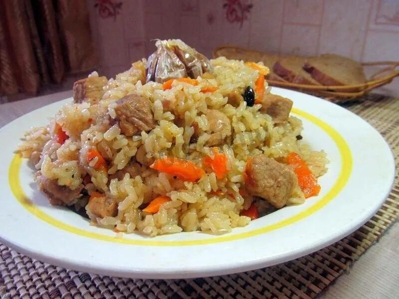 Как готовить плов с мясом свинины. Плов со свининой. плов в мультиварке. плов в мультиварке со свининой. домашний плов из свинины.