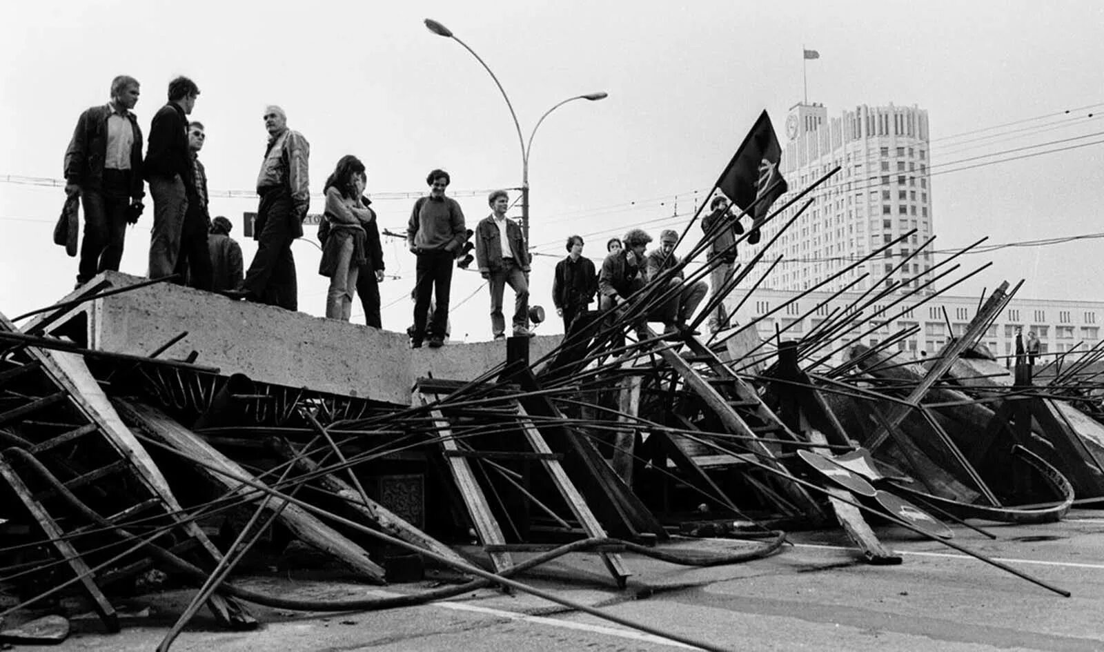 Первые после распада. Распад советского Союза. Распад СССР 1991. Августовский путч 1991. ГКЧП 1991 баррикады.