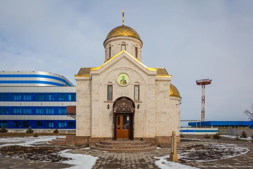 Мурманск мин воды. Город Минеральные воды Церковь. Минеральные воды аэропорт храм-часовня во имя Святого пророка Илии. Ворота Северного Кавказа Минеральные воды. Церковь в аэропорту Минеральные воды.