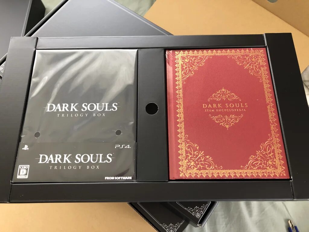 Dark ps4 купить. Dark Souls Trilogy коллекционное издание. Dark Souls Trilogy Box. Dark Souls Trilogy русская версия ps4. Dark Souls collection Wooden Box.