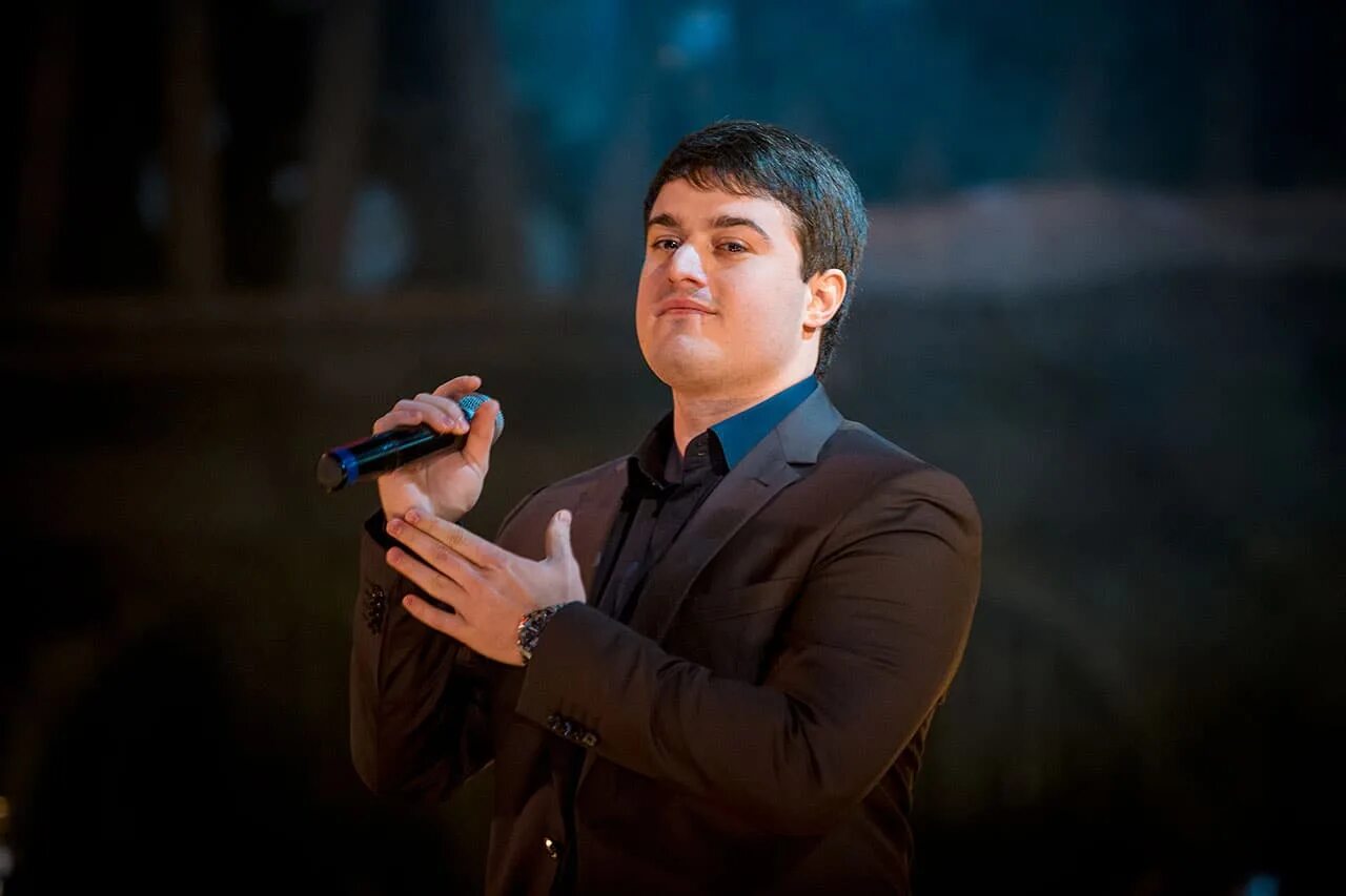 Певцы песни почему